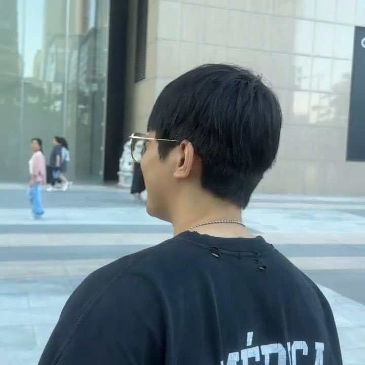 he's so round and fluffy 🥺