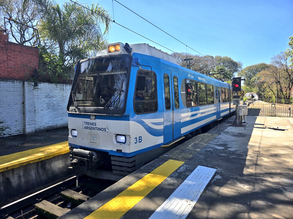 nonstopeurotrip's tweet image. This afternoon we've headed to the north of #BuenosAires to take 'El Tren de la Costa' which is actually a tram, from #Mitre out to #Tigre and the Río Plata delta 🚊🇦🇷 #Argentina #NonstopEurotrip