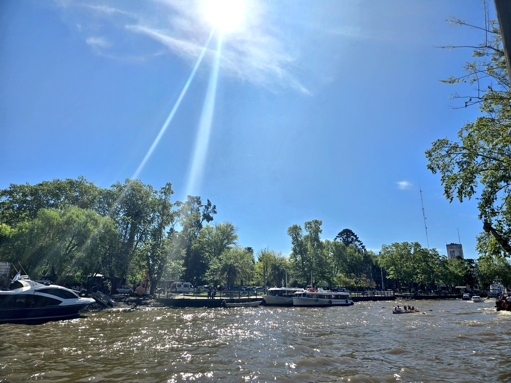 nonstopeurotrip's tweet image. This afternoon we've headed to the north of #BuenosAires to take 'El Tren de la Costa' which is actually a tram, from #Mitre out to #Tigre and the Río Plata delta 🚊🇦🇷 #Argentina #NonstopEurotrip
