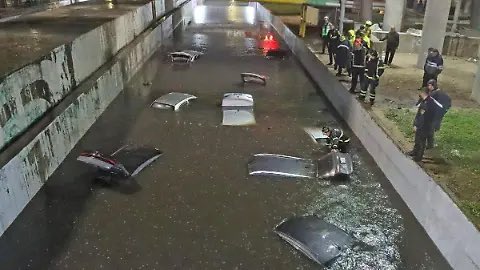 jose_editor's tweet photo. Los que tanto se han burlado de la inundación del NAICM de Texcoco tienen inundada toda la Ciudad de México… https://t.co/qXJUZXfPvs