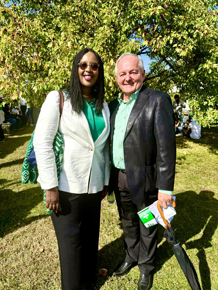 FlorenceNgenze1's tweet image. 🟢Le 25 septembre - 50e lever du #drapeau franco-ontarien à Sudbury.

⚪️Je suis fière d’avoir contribué, depuis +!de 25 ans, à bâtir cette belle #diversité unie par notre #langue. 

☀️Chez fnstrategies.com, nous allons continuer à soutenir les #organismes #francophones!