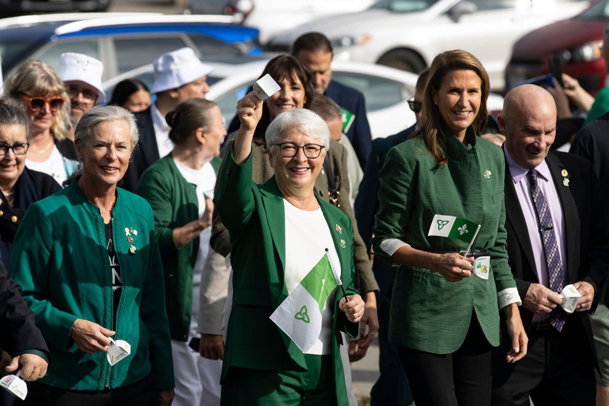 FlorenceNgenze1's tweet image. 🟢Le 25 septembre - 50e lever du #drapeau franco-ontarien à Sudbury.

⚪️Je suis fière d’avoir contribué, depuis +!de 25 ans, à bâtir cette belle #diversité unie par notre #langue. 

☀️Chez fnstrategies.com, nous allons continuer à soutenir les #organismes #francophones!