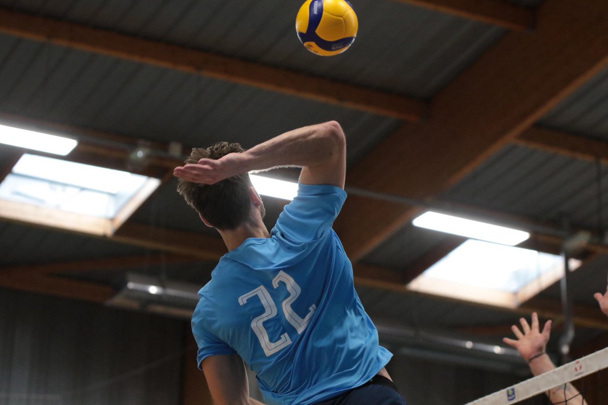 ToursVolleyBall's tweet photo. Deuxième match du Tournoi de Niort pour nos Tourangeaux ! Après avoir lancé la compétition face au Paris Volley, le TVB affronte cette fois Poitiers dans un nouveau duel 💪🔵⚪

#TVB #tournoi #GoTVB #régioncentrevaldeloire #LNV #métropoledetours #départementtouraine #Tours https://t.co/Pgd8ofeL7h