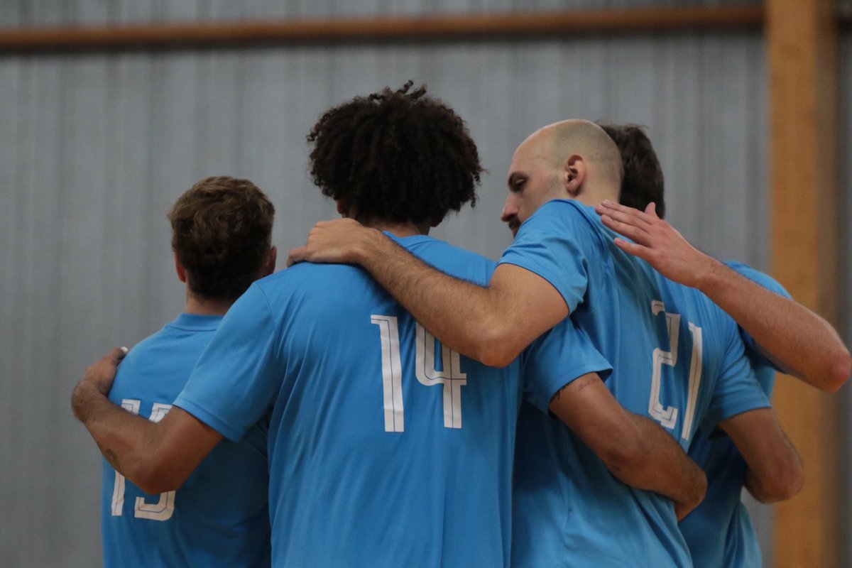 ToursVolleyBall's tweet photo. Deuxième match du Tournoi de Niort pour nos Tourangeaux ! Après avoir lancé la compétition face au Paris Volley, le TVB affronte cette fois Poitiers dans un nouveau duel 💪🔵⚪

#TVB #tournoi #GoTVB #régioncentrevaldeloire #LNV #métropoledetours #départementtouraine #Tours https://t.co/Pgd8ofeL7h