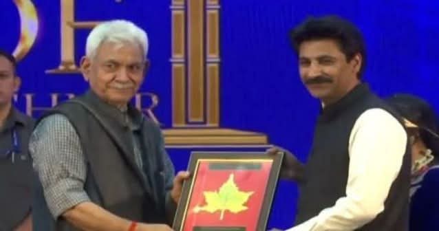 All Minority Employees Association Kashmir (@all_minorities) on Twitter photo Heartiest congratulations to Worthy <a href="/DCAnantnag/">Deputy Commissioner Anantnag</a> Sh. Syeed Fakhrudin Hamid Sir on being conferred the prestigious Pride of J&K award by Hon’ble LG <a href="/OfficeOfLGJandK/">Office of LG J&K</a>. A true recognition of dedication, commitment & exemplary service to the people. 👏🌸 #PrideOfJK #Anantnag" Heartiest congratulations to Worthy <a href="/DCAnantnag/">Deputy Commissioner Anantnag</a> Sh. Syeed Fakhrudin Hamid Sir on being conferred the prestigious Pride of J&K award by Hon’ble LG <a href="/OfficeOfLGJandK/">Office of LG J&K</a>. A true recognition of dedication, commitment & exemplary service to the people. 👏🌸 #PrideOfJK #Anantnag"