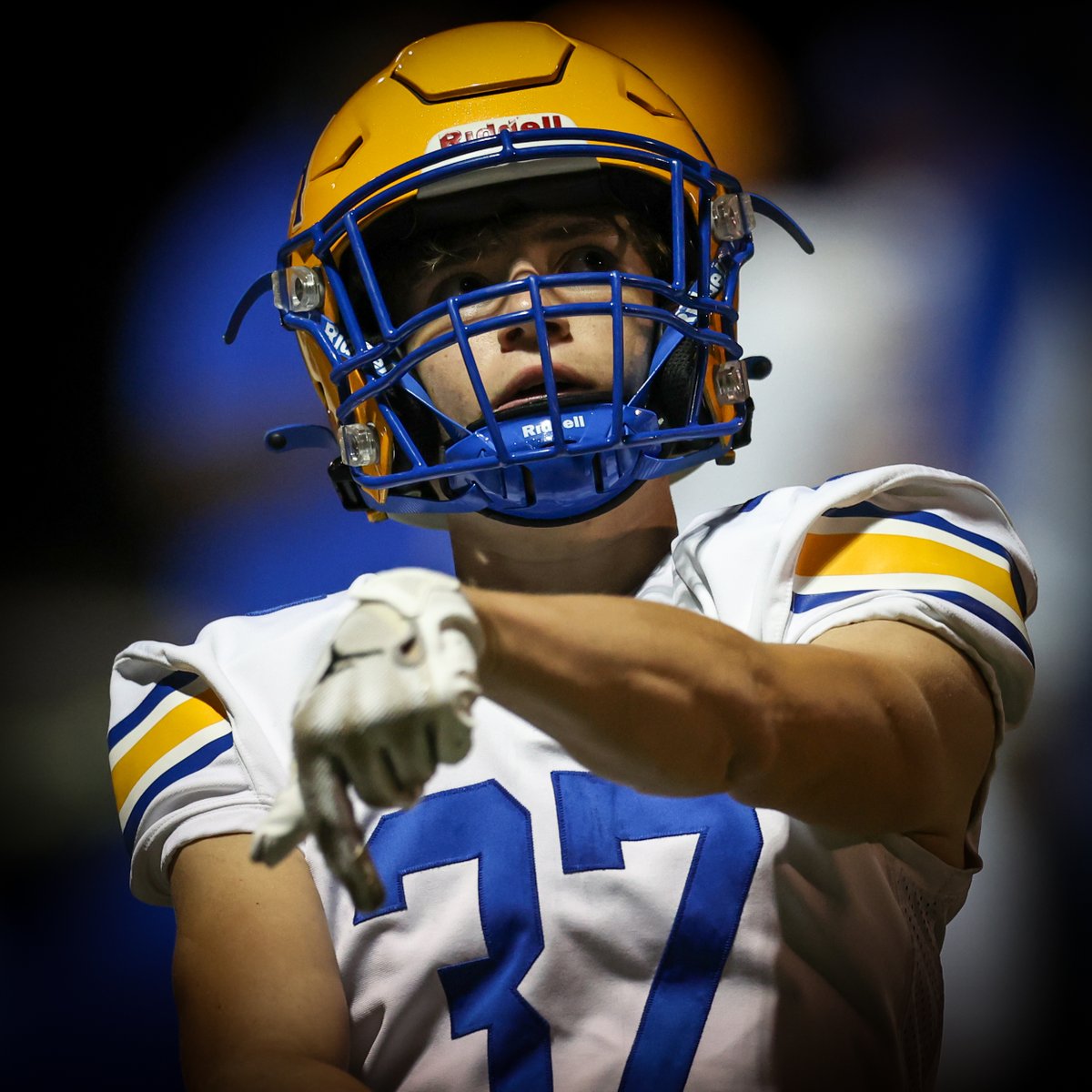 JohnCrossPhotography.com

app.zenfolio.com/photos/album/3…

Photos of BGA Football v FRA