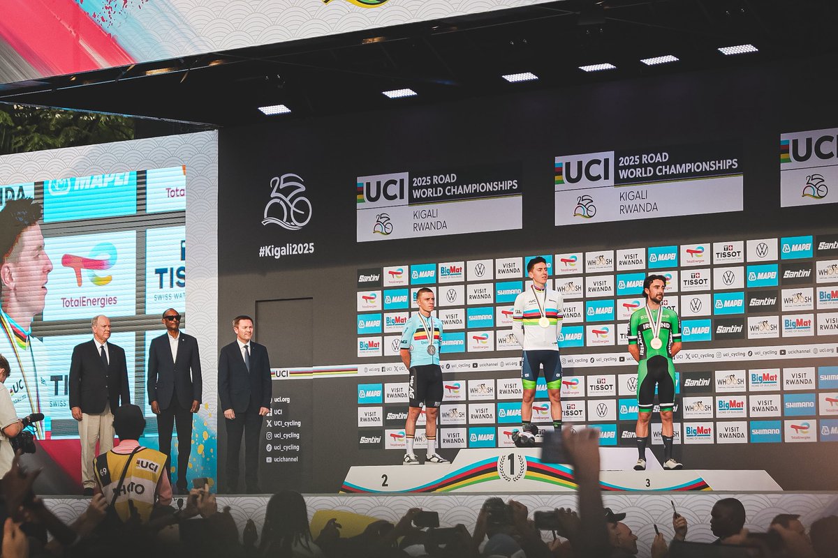 FNimfura's tweet image. Quelle semaine historique👌🏾
#Kigali2025 a fait vibrer le monde pour les Mondiaux @UCI_cycling 🌍🚴🏾♂️
🔥 Public incroyable.
✅ Organisation impeccable.
💪🏾 Des cyclistes héroïques face au Mur de Kigali.
Un moment gravé dans l’histoire du cyclisme 👏🏾👏🏾
#UCIWorldChampionship2025