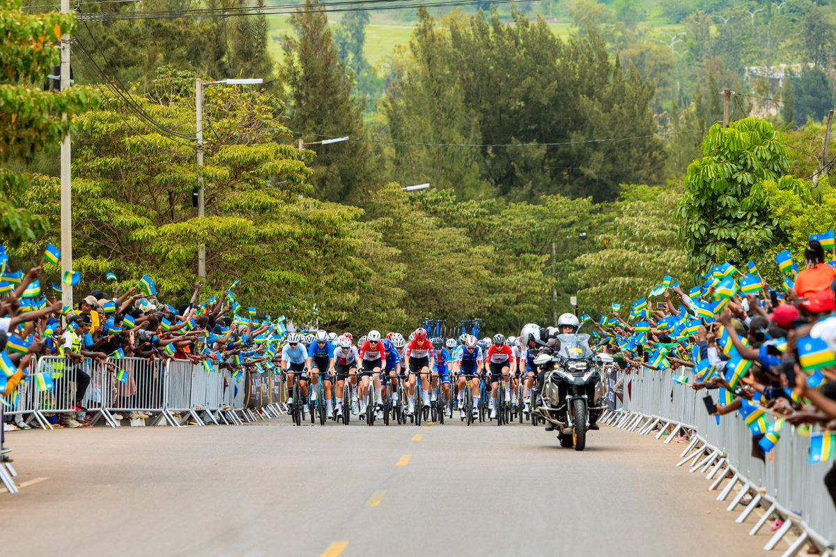 FNimfura's tweet image. Quelle semaine historique👌🏾
#Kigali2025 a fait vibrer le monde pour les Mondiaux @UCI_cycling 🌍🚴🏾♂️
🔥 Public incroyable.
✅ Organisation impeccable.
💪🏾 Des cyclistes héroïques face au Mur de Kigali.
Un moment gravé dans l’histoire du cyclisme 👏🏾👏🏾
#UCIWorldChampionship2025