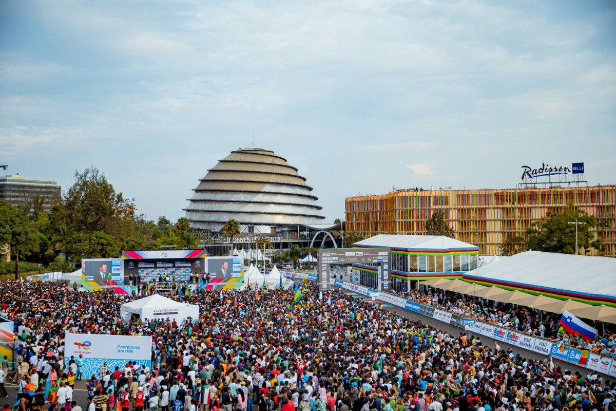 FNimfura's tweet image. Quelle semaine historique👌🏾
#Kigali2025 a fait vibrer le monde pour les Mondiaux @UCI_cycling 🌍🚴🏾♂️
🔥 Public incroyable.
✅ Organisation impeccable.
💪🏾 Des cyclistes héroïques face au Mur de Kigali.
Un moment gravé dans l’histoire du cyclisme 👏🏾👏🏾
#UCIWorldChampionship2025