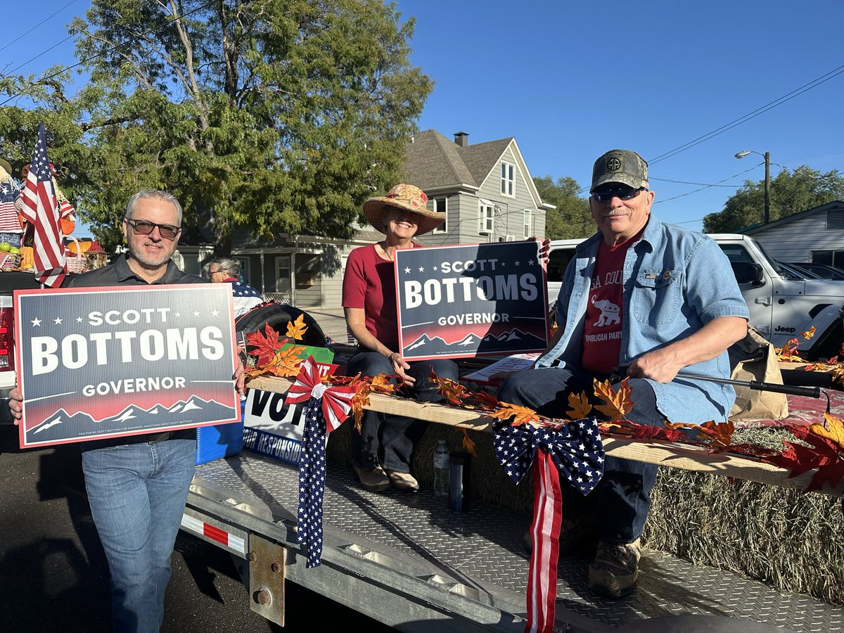 ScottBottomsCO's tweet image. We had a great time walking in the Fall Festival Day Parade in Fruita, CO! It was great meeting so many fellow Coloradans ready to Reclaim Colorado! #ReclaimColorado #ScottBottoms4Governor