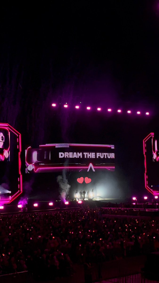 yujaessa's tweet photo. puji Tuhan, akhirnya bisa nonton @NCTsmtown_DREAM 🥹😭🩵💚 https://t.co/HH2EuIr0P0