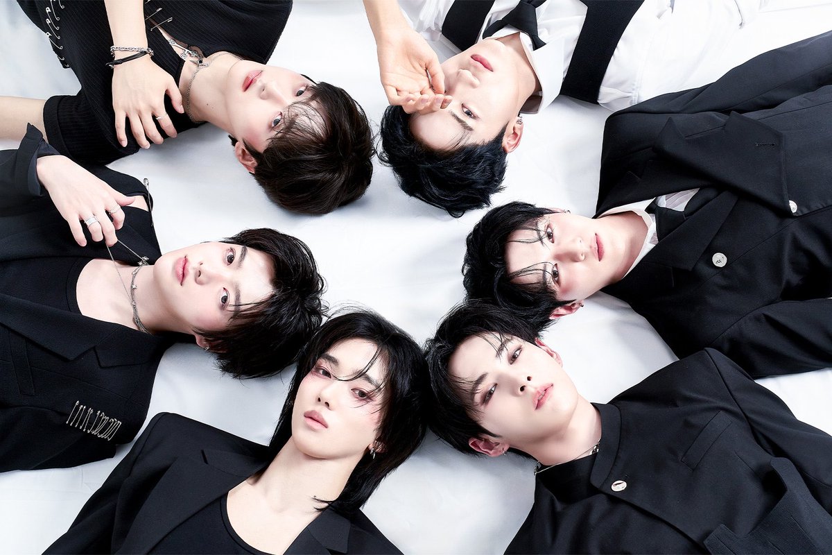 Lun8_Spain's tweet photo. [📸] 28092025

Foto grupal de la versión LIGHT del álbum físico #LOST de #LUN8. 

#루네이트 #로스트 #LOST_IN_YOU

cr. Wian_1112 https://t.co/kIfzRisUAO