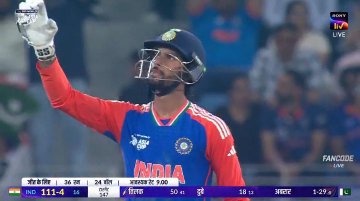 Akshay321IYC's tweet photo. Jeet Ka "Vijay Tilak" 🔥

#INDvPAK #IndiaVsPakistan https://t.co/jHt1fSEIfX