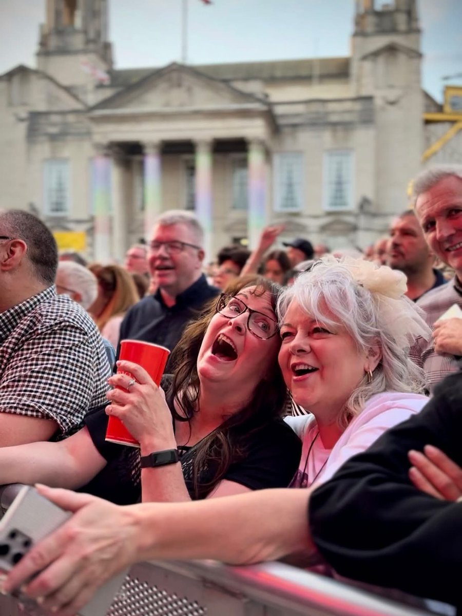 millsqleeds's tweet photo. 👀 We’ve got some big news…

Early bird tickets for 80s Classical go on sale this Wednesday! 🎶✨

Sign up to our newsletter by Tuesday 30 Sept (23:59) to get the early bird link 👉 https://t.co/0HUWtRlvFr

#80sClassical #MillenniumSquare #LeedsEvents https://t.co/eFIPx19xnM