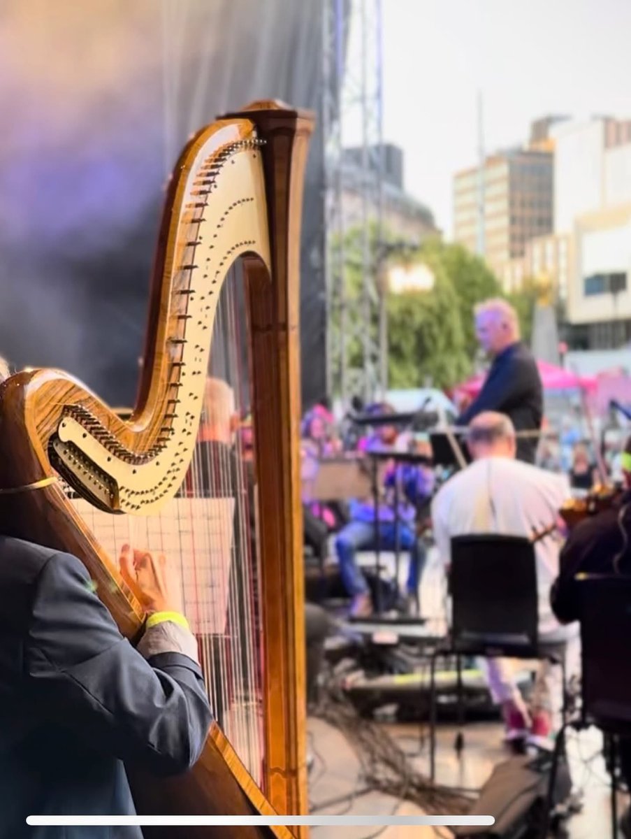 millsqleeds's tweet photo. 👀 We’ve got some big news…

Early bird tickets for 80s Classical go on sale this Wednesday! 🎶✨

Sign up to our newsletter by Tuesday 30 Sept (23:59) to get the early bird link 👉 https://t.co/0HUWtRlvFr

#80sClassical #MillenniumSquare #LeedsEvents https://t.co/eFIPx19xnM