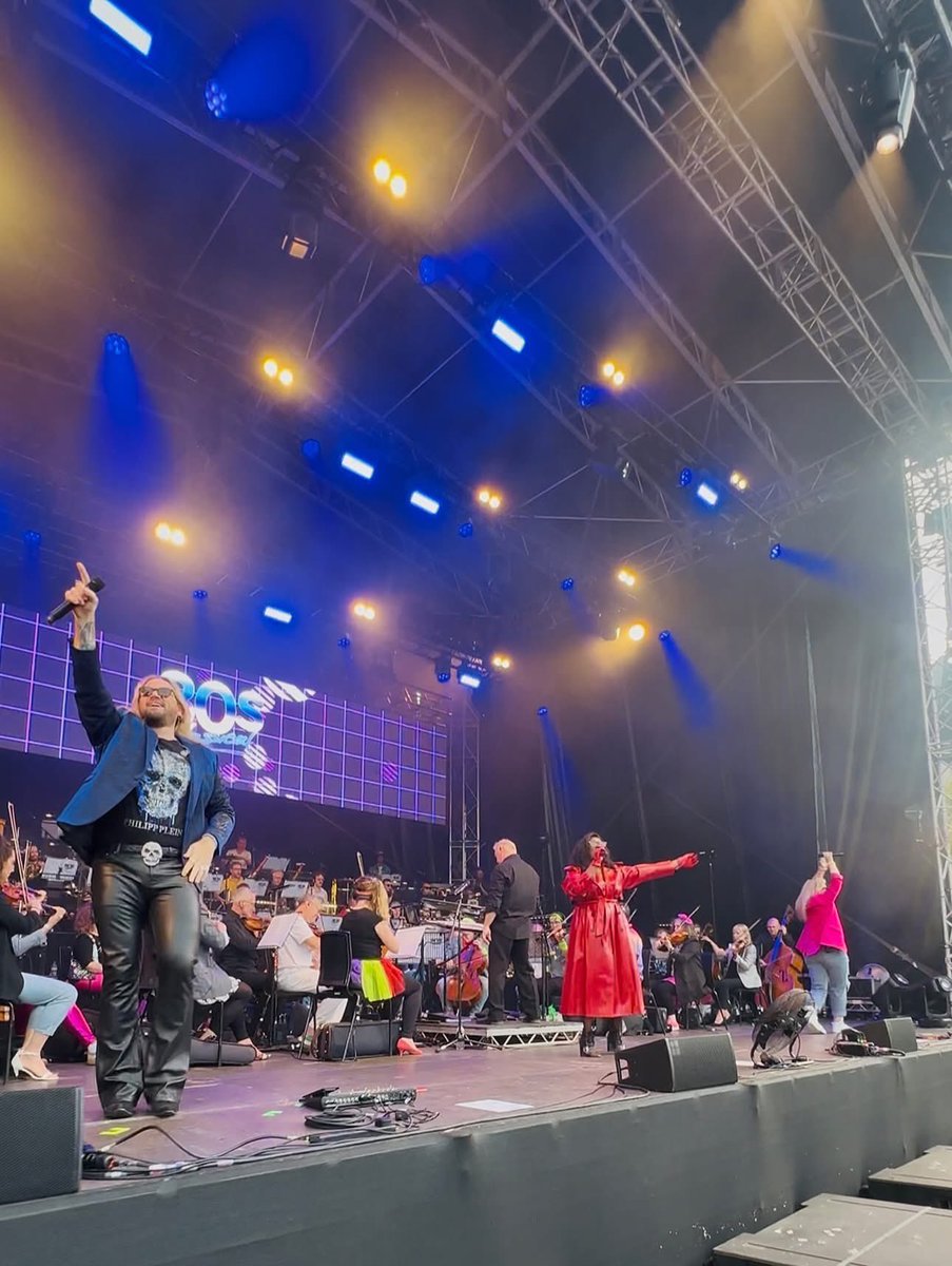 millsqleeds's tweet photo. 👀 We’ve got some big news…

Early bird tickets for 80s Classical go on sale this Wednesday! 🎶✨

Sign up to our newsletter by Tuesday 30 Sept (23:59) to get the early bird link 👉 https://t.co/0HUWtRlvFr

#80sClassical #MillenniumSquare #LeedsEvents https://t.co/eFIPx19xnM