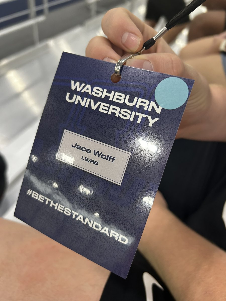 Jace13381's tweet photo. Had a great game day visit. Thanks!  Going to be the best soon - get your shots in now MIAA 
@IchabodFTBL
@Zach_Watkins
@CoachSharpWU
@CoachKoch_WU @tbrown_20 
#bethestandard #LB #classof2027 https://t.co/KMlCms5tYN