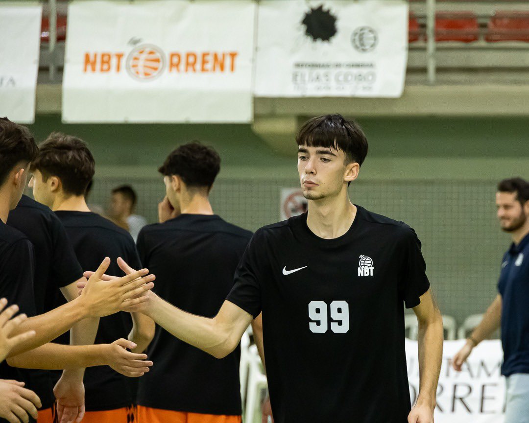 nbtorrent's tweet photo. - ⁠Equipaje negro: el club mantiene el color negro como equipaje reserva con el logo y el dorsal en color blanco, al igual que en el cubre de calentamiento https://t.co/ScuTpeqmfj