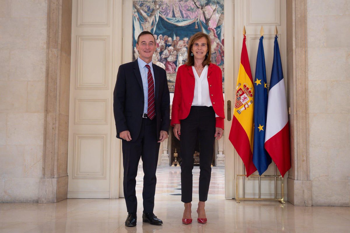Heureuse d'accueillir à Madrid le Chef d'Etat Major des Armées <a href="/CEMA_FR/">Chef d'état-major des armées</a> pour des échanges sur la coopération en matière de défense très dense avec l'Espagne.
<a href="/Armees_Gouv/">Ministère des Armées et des Anciens combattants</a> <a href="/Defensagob/">Ministerio Defensa</a>