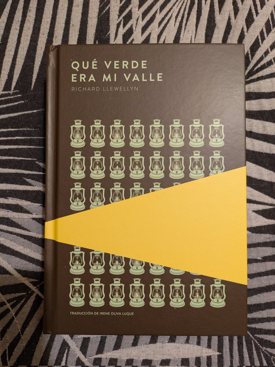 ¡Qué librazo!
Una de mis mejores lecturas de este año.
Mientras recordemos a las personas que hemos querido, siempre se quedarán con nosotros. 
"Qué verde era mi valle, entonces, y el valle de aquellos que ya no están." 😢💙