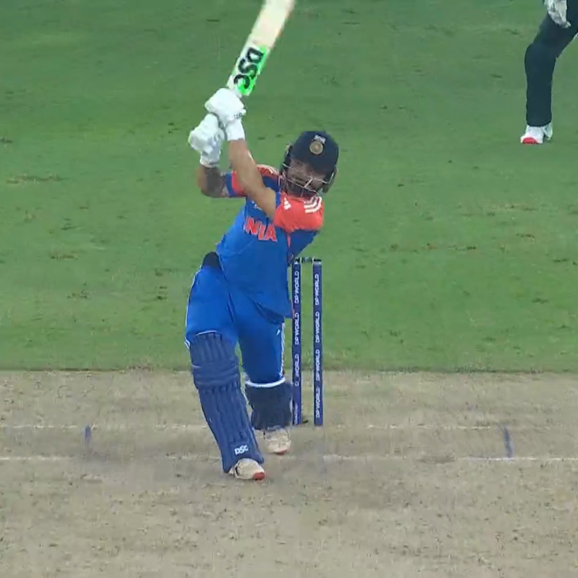 #AsiaCupFinal
ये है रिंकू सिंह फाइनल की महज एक गेंद खेली और पाकिस्तानियों को बता दिया तुम्हे हराने के लिए सिर्फ एक गेंद ही काफी है।