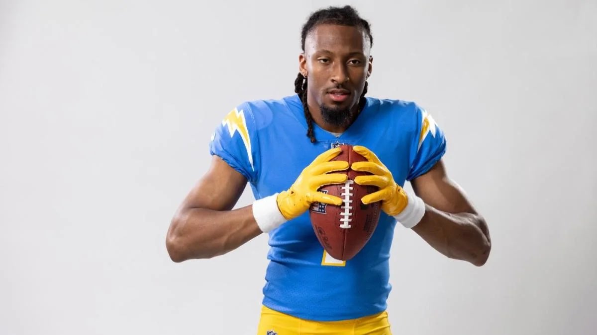 Underdog's tweet photo. Quentin Johnston this season...

Week 1 - 5/79/2
Week 2 - 3/71/1
Week 3 - 6/89/0
Week 4 - 6/68/1 (at halftime)

WR1. https://t.co/zrorbmyKXQ
