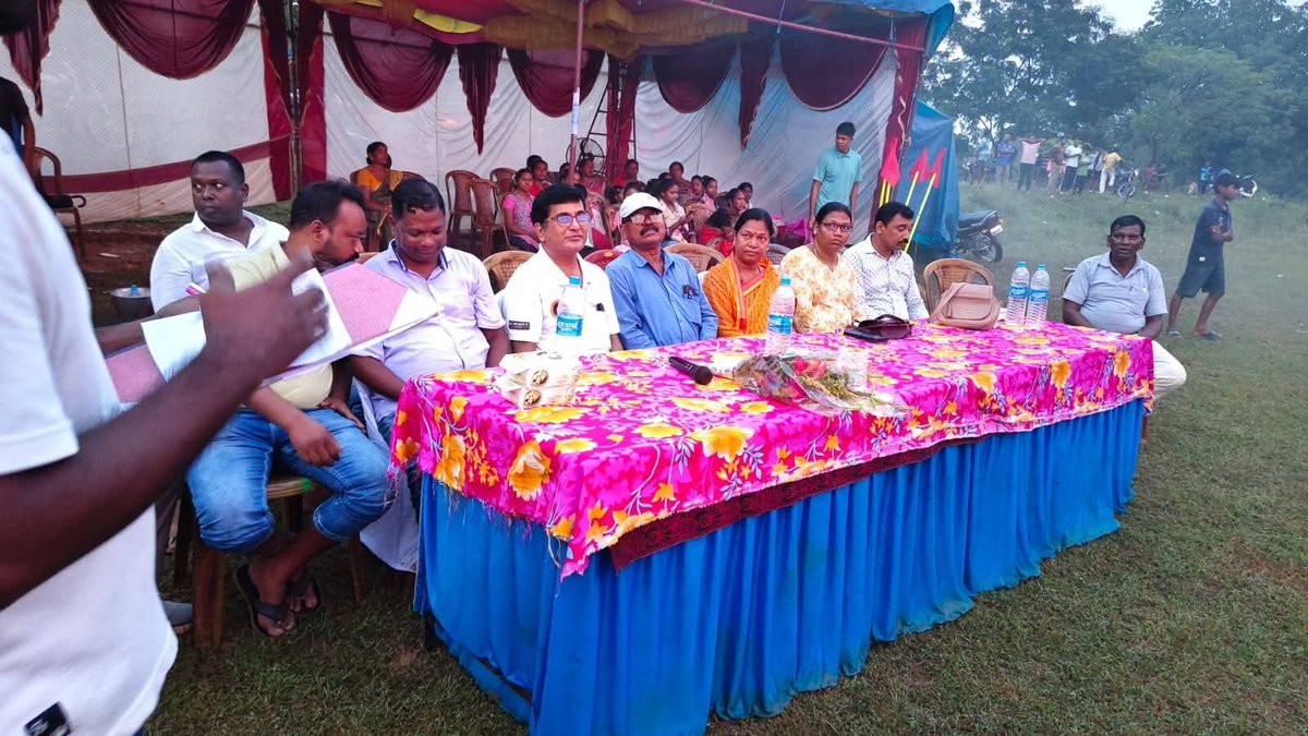 _PK_BJP's tweet photo. ଆଜି ଡୁମେରମୁଣ୍ଡା ନେତାଜୀ କ୍ଲବ ଆନୁକଲ୍ୟରେ ଆୟୋଜିତ ଫୁଟବଲ ଟୁର୍ଣ୍ଣାମେଣ୍ଟରେ ମୂଖ୍ୟ ଅତିଥି ଭାବେ ଯୋଗ ଦେଇ ଦୁଇ ଦଳର ଖେଳାଳୀମାନଙ୍କ ମନୋବଳ ବୃଦ୍ଧି କରିବା ସହିତ କ୍ଲବର ଯୁବକ ବନ୍ଧୁ ମାନଙ୍କୁ ସାଧୁବାଦ ଜଣାଇଥିଲି। https://t.co/CrJFHulG9R