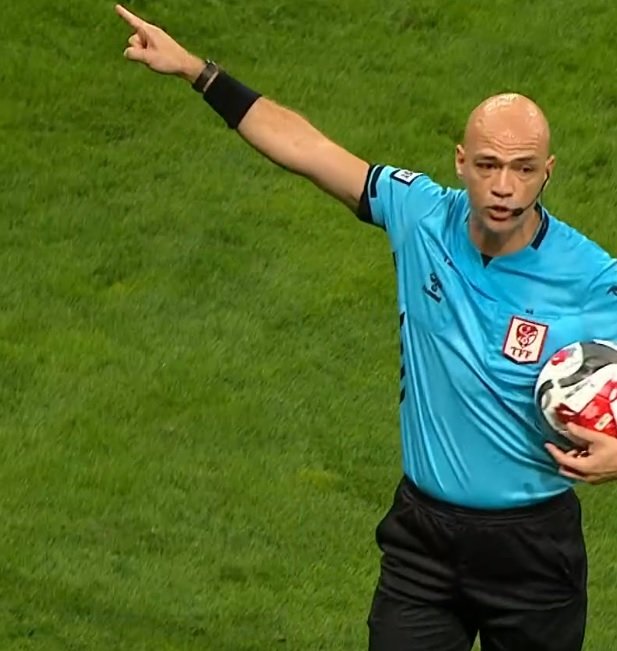 Bu hakem  ve VAR dakiler Gençlerbirliği'nin resmen kaybetmesi için herşeyi yapıyor #genclerbirligi