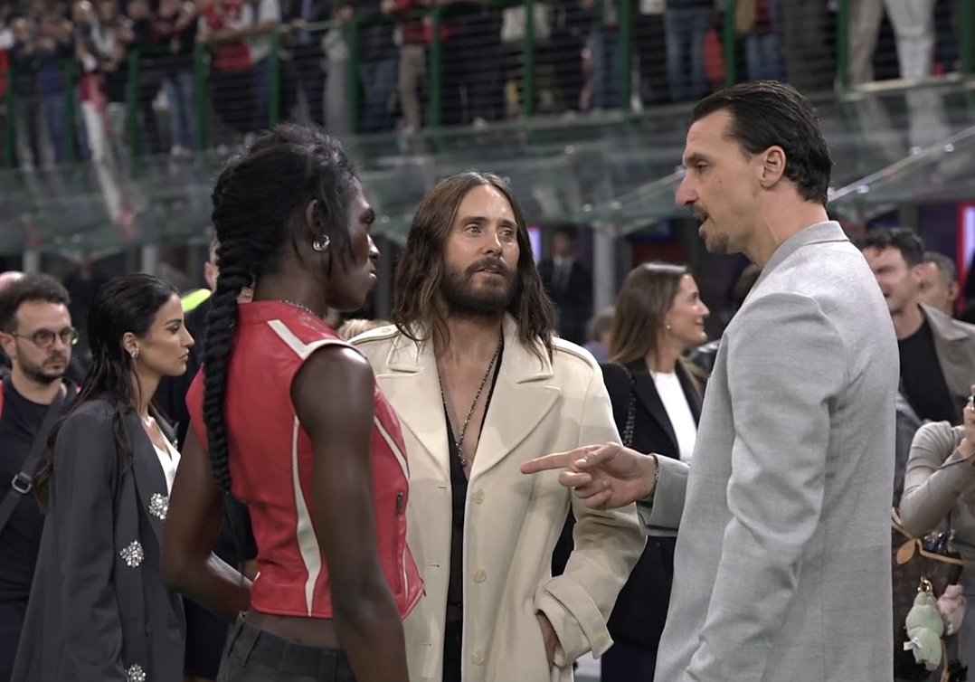 TouchlineX's tweet photo. 📸 - ZLATAN AHEAD OF AC MILAN vs NAPOLI! https://t.co/11FsRjmZcz