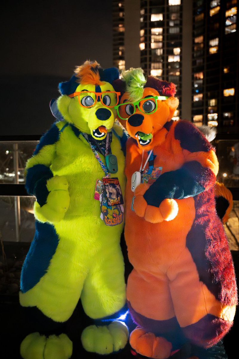 The days are getting shorter. The time change is approaching fast but when you have darkness, you have two huskies here to brighten everyone's night 💙💚 ❤️🧡

Never forget to always take care of yourself and be proud of who you are. Everything else will fall into place 
#BeProud