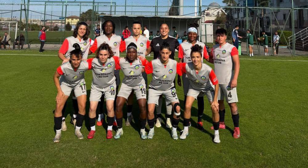 CGTS_Digital's tweet photo. #FootballFemininActu 
l'Internationale camerounaise Suzie Mbiandji et son club se sont inclinés cet après midi face à Trabzomspor Filles en championnat. Suzie Mbiandji était titulaire pour son premier match sous ses nouvelles couleurs trucs.
#FootballFeminin 
@FecafootOfficie https://t.co/XgUqnKdUMI
