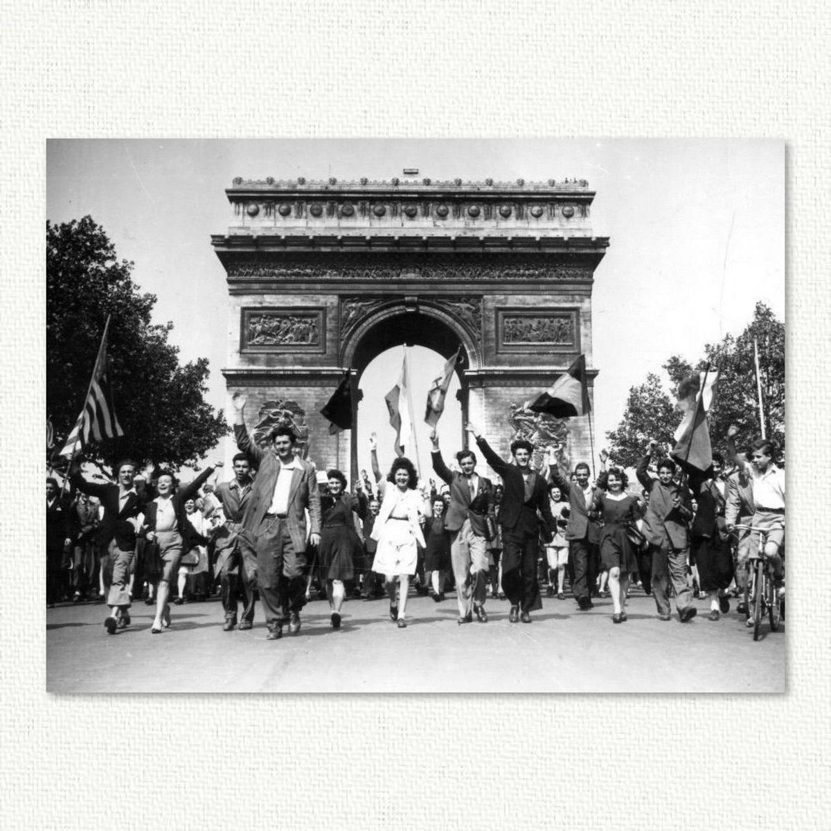 Randy64_fr's tweet photo. @Ad_Vitam44_ @CaporalLusignan La France est là, montrons-la hardiment ⚜️ 🇫🇷
☀️Samedi 11 octobre - Port Royal - 14h☀️
#OnPavoise 🇫🇷
#OperationTricolore 🇫🇷
https://t.co/0jOpwwd8i1 https://t.co/L5oCwQ0raq