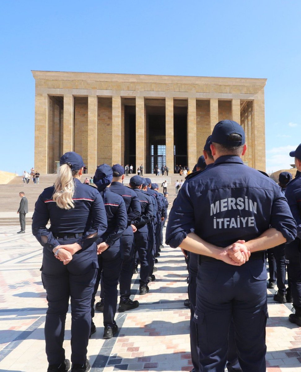 aykiri's tweet photo. Mersinli itfaiyeciler Anıtkabir’i ziyaret etti. https://t.co/gJQ8Gqhb1W
