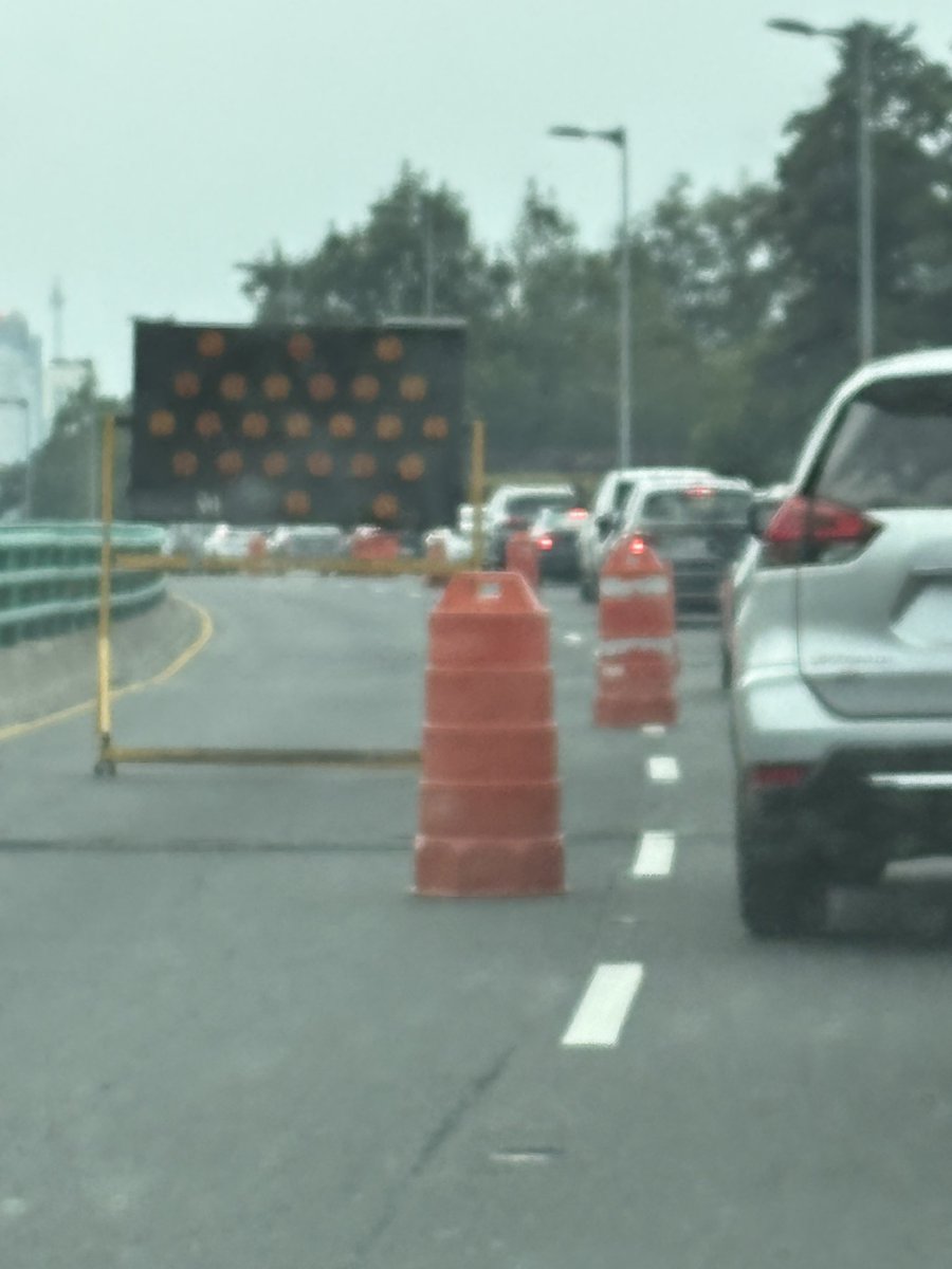 monroygabs's tweet photo. Cerrados dos carriles del segundo piso a la altura de San Jerónimo #trafico #cdmx #segundopiso https://t.co/9f1Ei3C41C