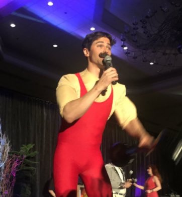 ConKings's tweet image. Happy birthday to @mattcohen4real ! I chose karaoke pictures since it was mentioned on the latest @KingsOfCon podcast— Karaoke at VanCon 2013
(With cheerleader Matt), and a special mention for Jax con 2017 strongman! #mooseknuckle 😏
@RobBenedict @dicksp8jr #kingsofcon