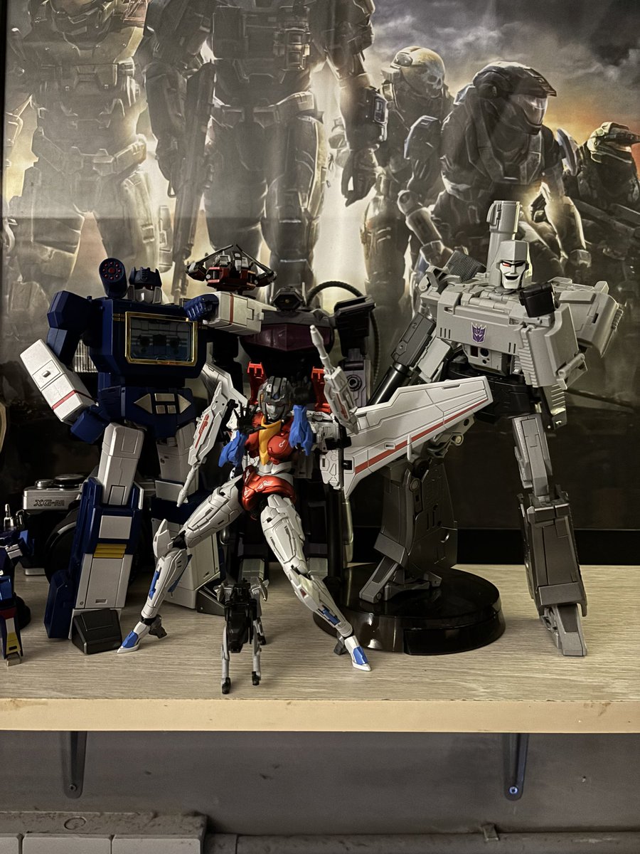 westastronaut's tweet photo. @masochistshark have her as my main Starscream for my G1 mp shelf, put her in a goofy ahh pose https://t.co/2uRYICUMWl