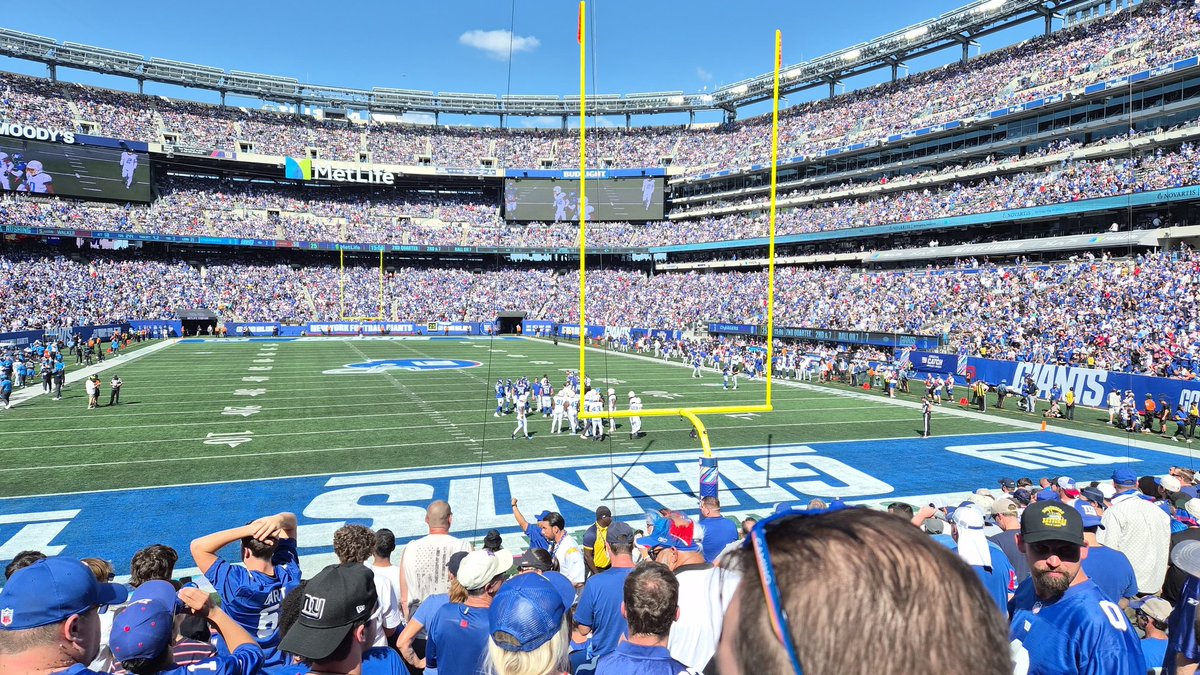 kdf0420's tweet photo. @JessNoFace go chargers https://t.co/gpnlwGZMCJ