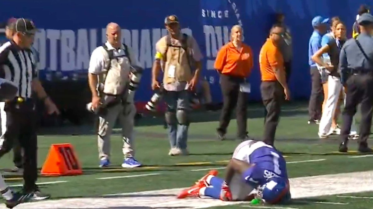 barstoolsports's tweet photo. Burn MetLife Stadium To The Ground: Malik Nabers Is Getting Carted Off, Looks Like A Horrific Injury https://t.co/cQheTpYedA https://t.co/0hqUAkMzJc