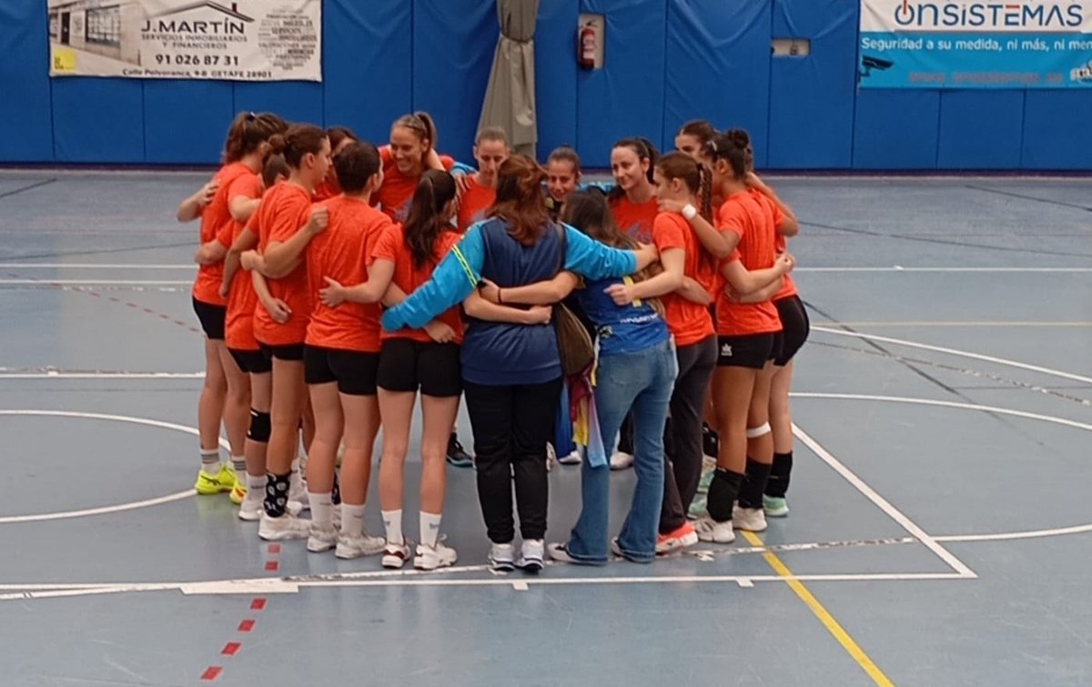 dgdp94_gtf's tweet photo. FINAL en el Alhóndiga Arena de Getafe 
@BMGetasur 36-23 @BalonmanoRomade 
Victoria contundente de nuestras #GuerrerasAzulonas💙🤾🏻‍♀️ en el debut liguero https://t.co/G3emra9kff