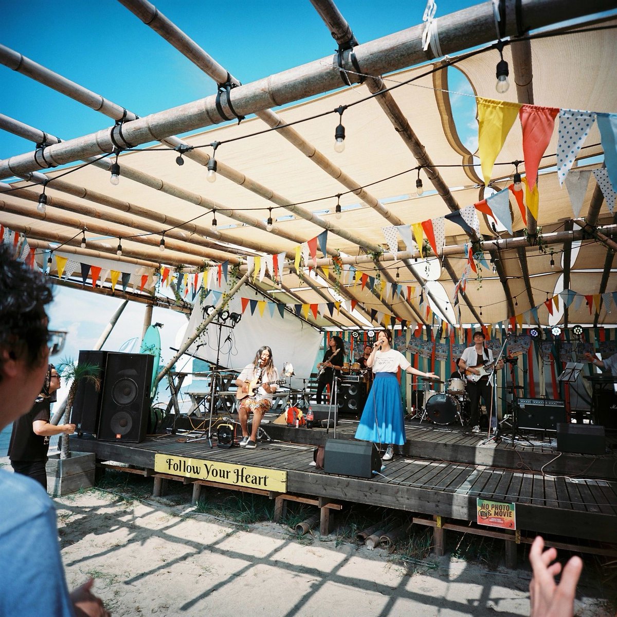 2025-09-07 唐津 浜崎海岸 #叫人Fes から #トミー富岡 さん、そして #華月祥 さんのステージを。

📸 LOMO LC-A 120
🎞️ CatLABS X FILM 100 COLOR
🖨️ チャンプカメラ たまプラーザ店