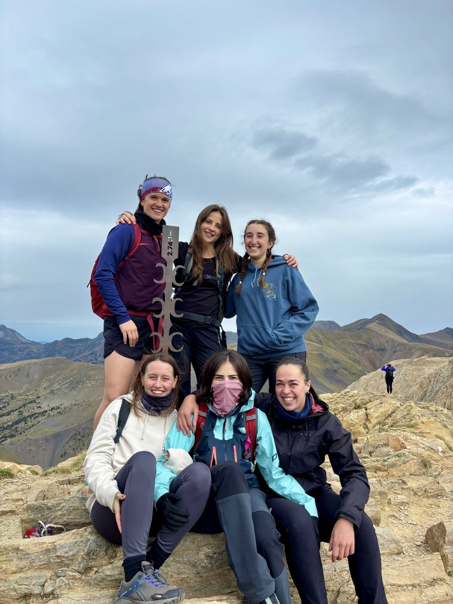 _piruleta_'s tweet photo. Caminant cap al pis amb un somriure a la cara, les cames cansades però l’ànima carregada d’energia.
Ha estat un bon cap de setmana! ❤️‍🩹 https://t.co/ZkHgl4vfKP