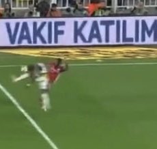 AjansHaber_1903's tweet photo. Biri dışarda penaltı diğeri içerde devam kararı verildi.@TFF_Org
@MHK_Resmi
#SüperSirk https://t.co/6L77XUhtHH