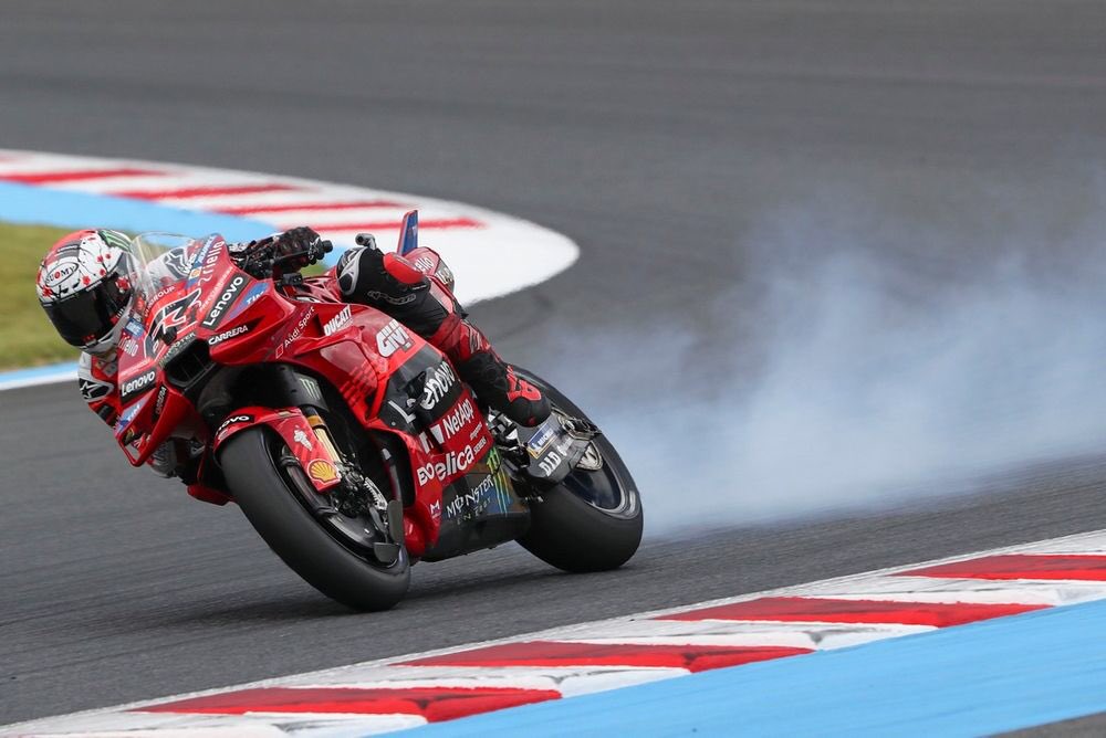 SofaRacer's tweet photo. Pecco Bagnaia. Apollo 13 Ducati. Motegi, 2025.

“The Ship Is Dying” https://t.co/FSJnhqaUOw