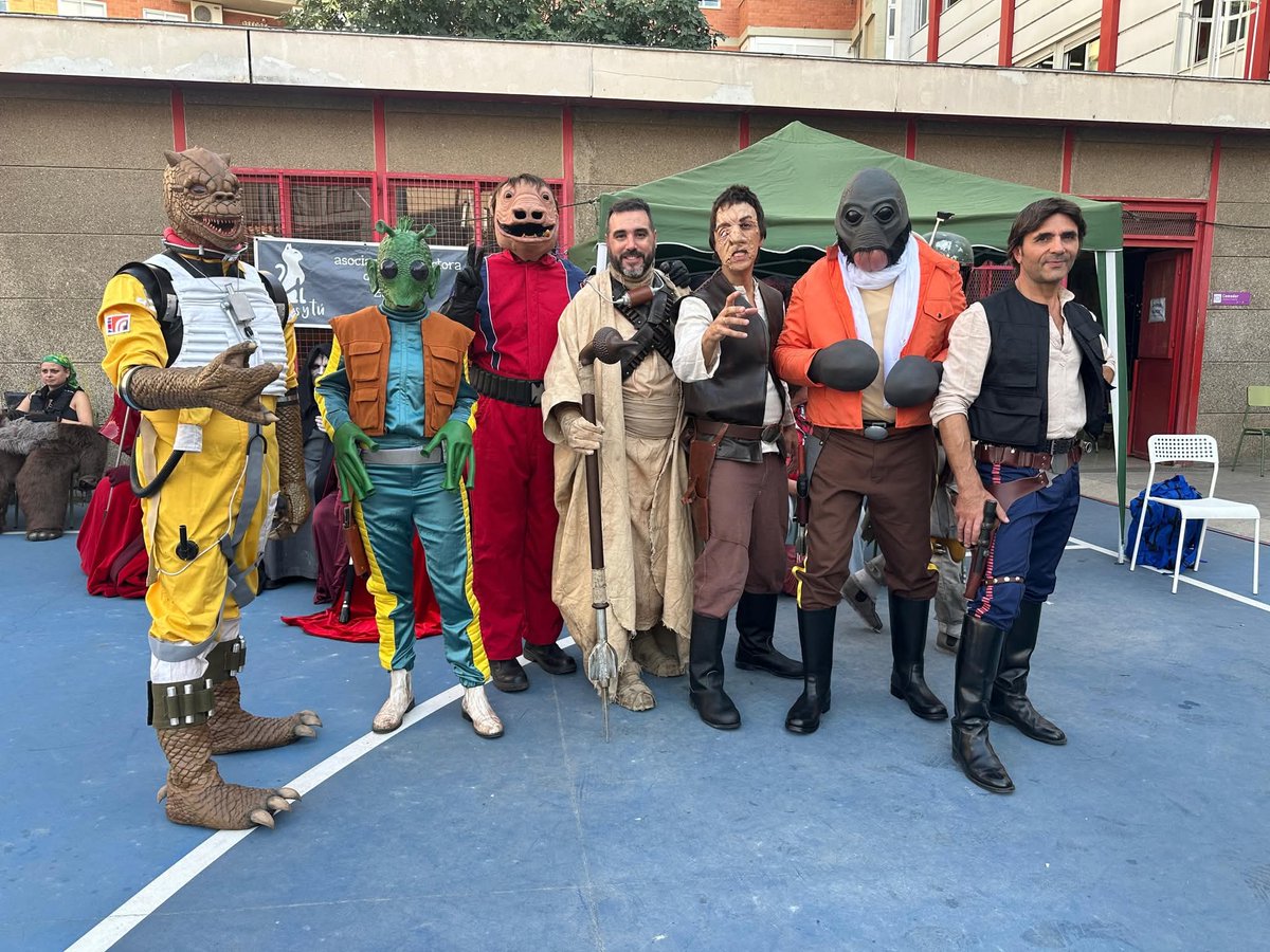 Asier81014373's tweet photo. #Cantinaaliens #Cazarrecompensas @legion501 @501stLegion @NorthWallSquad1 @starwars #Zaragoza #Bossk https://t.co/dCRVhdtbjk