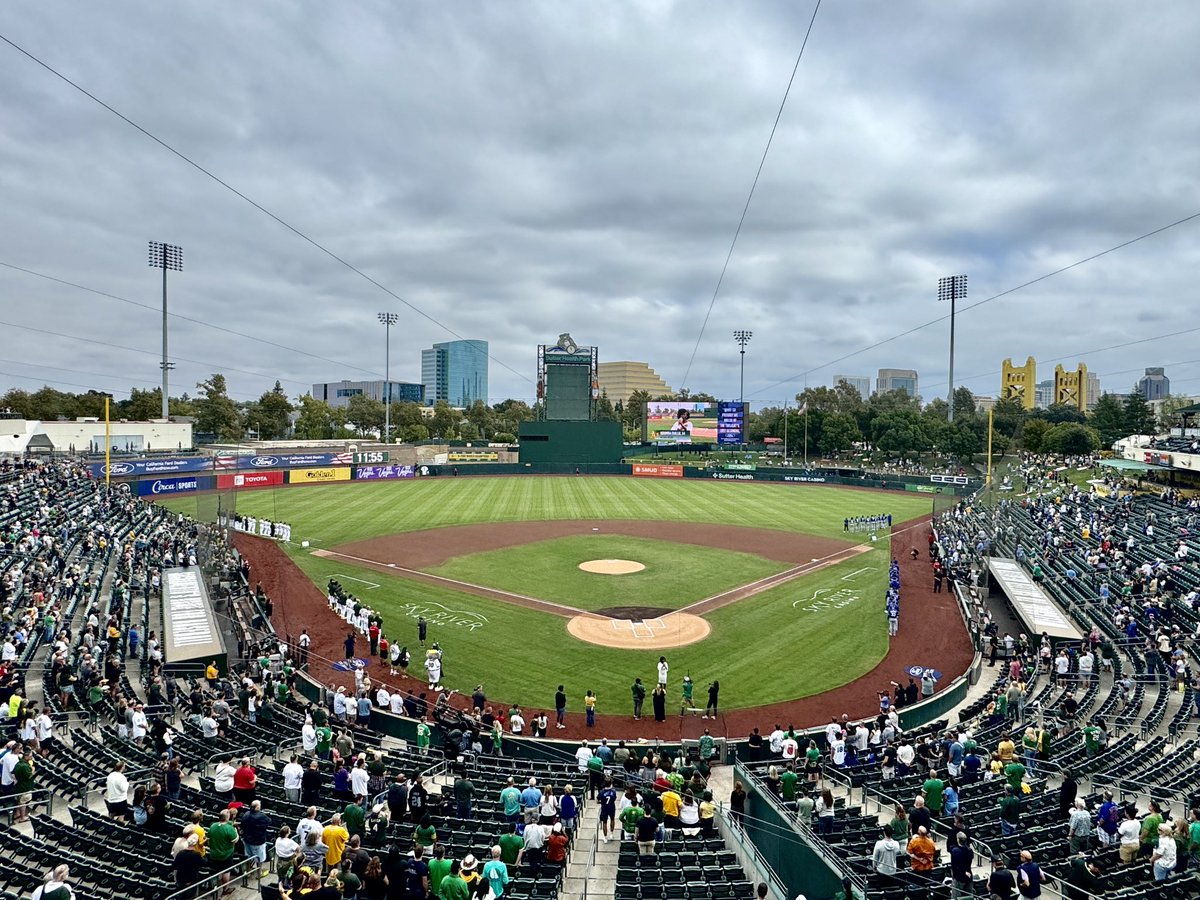 JakeEisenberg_'s tweet image. Game 162/162!

The Royals hope to end the year with a win to clinch a winning record. Cole Ragans—the team’s Opening Day starter, starts the season finale.

Hope you’ll join us on the radio one final time in 2025. Thanks for listening all season long!
