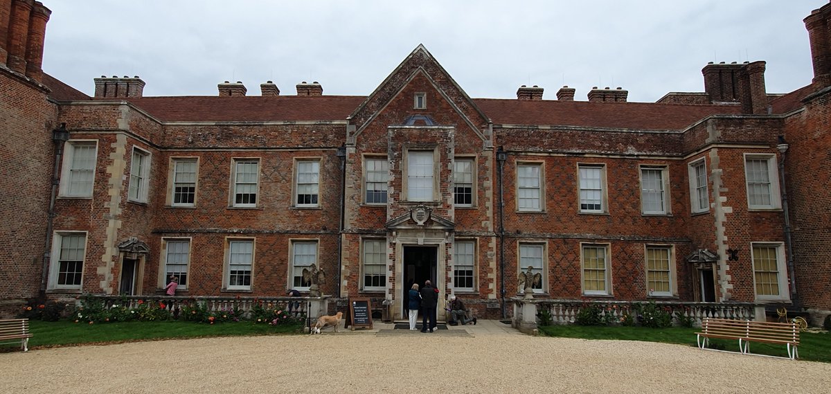 Great 1st visit to The Vyne, once a #Tudor palace &amp; later a 17th cent home. Henry VIII visits 4 times, incl. w/Cath of A &amp; Anne B. In 1569, Eliz I visits. Also links w/#JaneAusten In 500 yrs only 2 families, Sandys &amp; Chute, owned it. Given to N. Trust 1956. #History #Royals