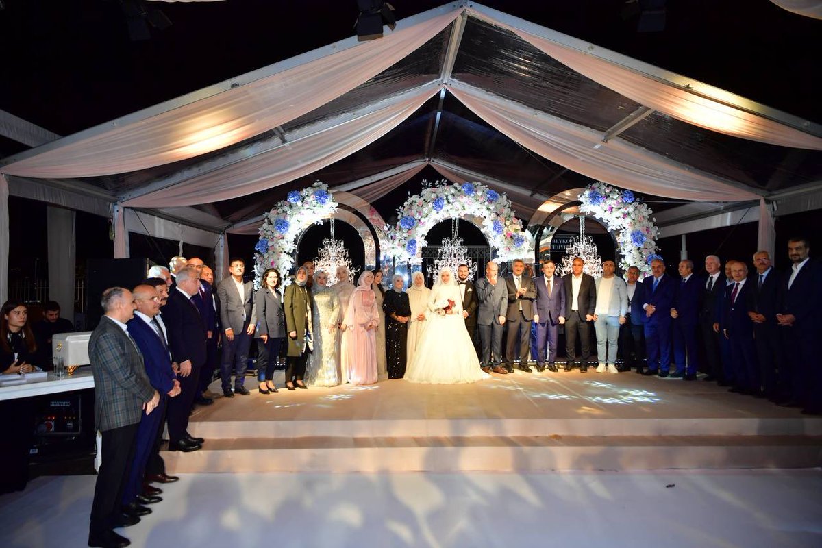 23. Dönem AK Parti Diyarbakır Milletvekilimiz Sn. Abdurrahman Kurt’un kıymetli oğlu Ahmet Fırat Kurt ile Sena Tiryaki’nin nikah akdini şahitlerin huzurunda gerçekleştirdik.

Genç çiftimizi tebrik ediyor, hayat boyu huzur, sağlık ve muhabbet dolu bir yuva diliyorum. 👏