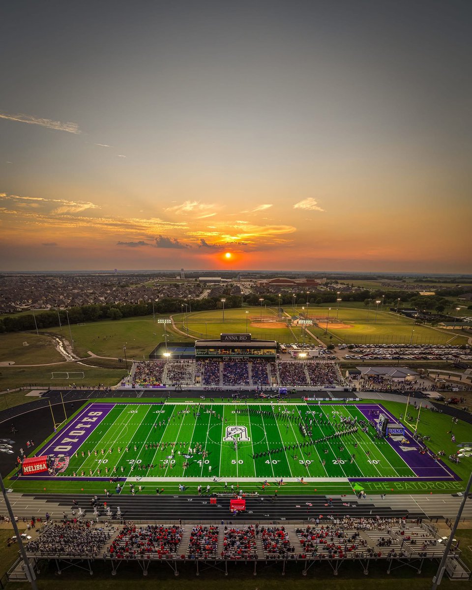 TobyTucker's tweet image. Something about seeing the coyotes run through that “A”. #CU 📷@TheBATDRONE