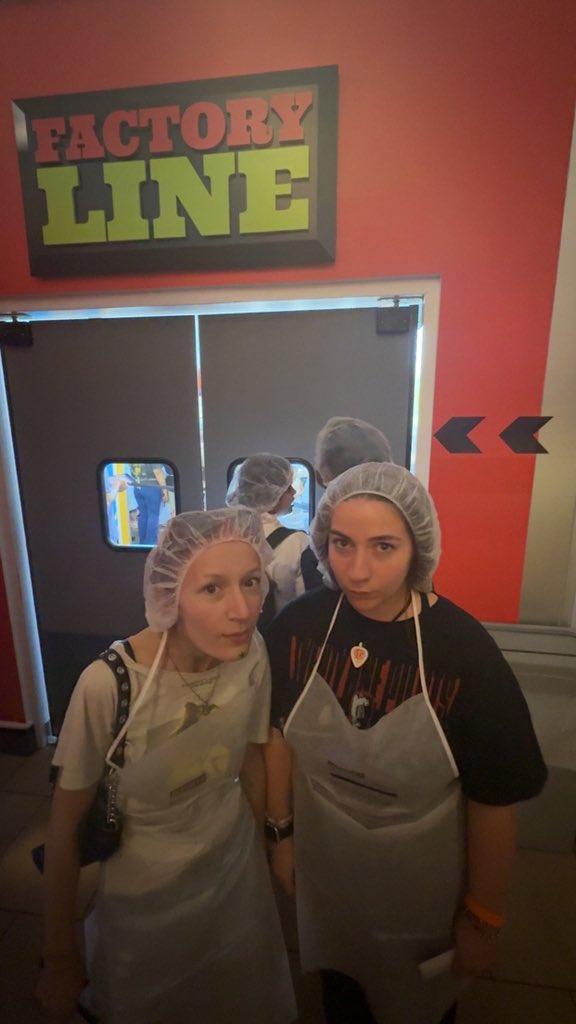 taxicabstruce's tweet photo. chocolatiers by day, clikkies by night 🙂‍↕️🍫@necngraves #breachhershey https://t.co/pjzuHS4X8r
