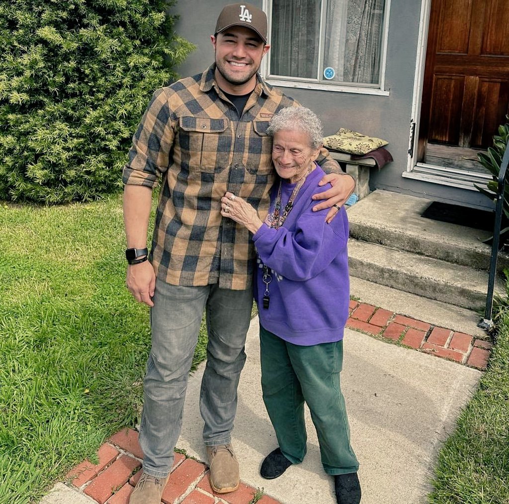 Happy Birthday to my wonderful grandma! Though I can't be there in LA, I'm sending all my love and hugs your way. You're always in my heart! 💐